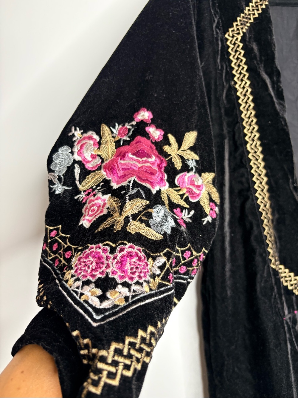 Black Velvet Embroidered Fringe Open-Front Robe - Picture 5 of 16